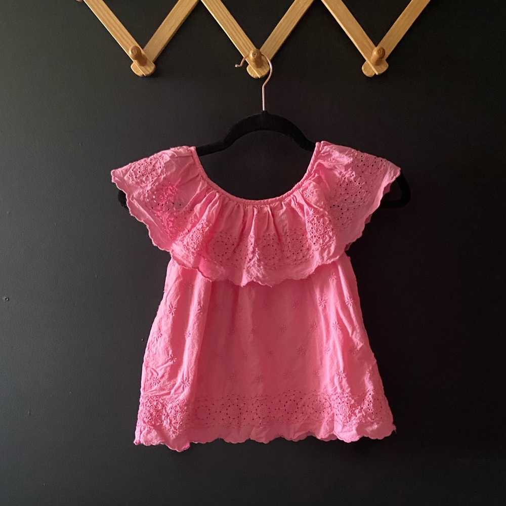 Eyelet tank with semi-circle collar